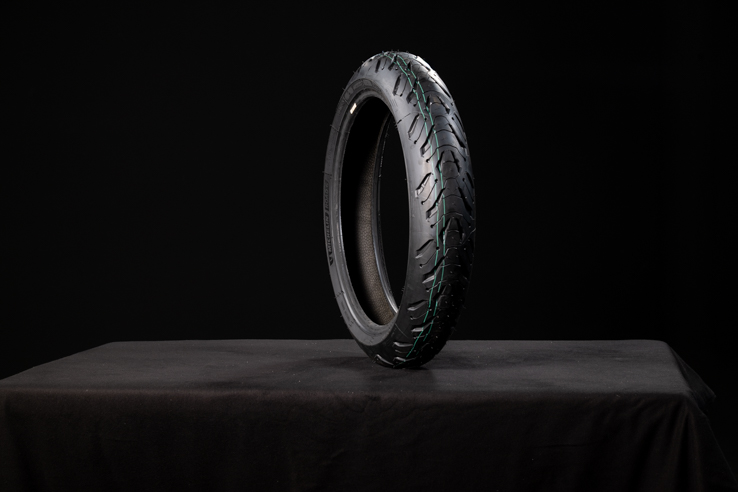 Front tire Michelin Road 6 120/70-17 58W