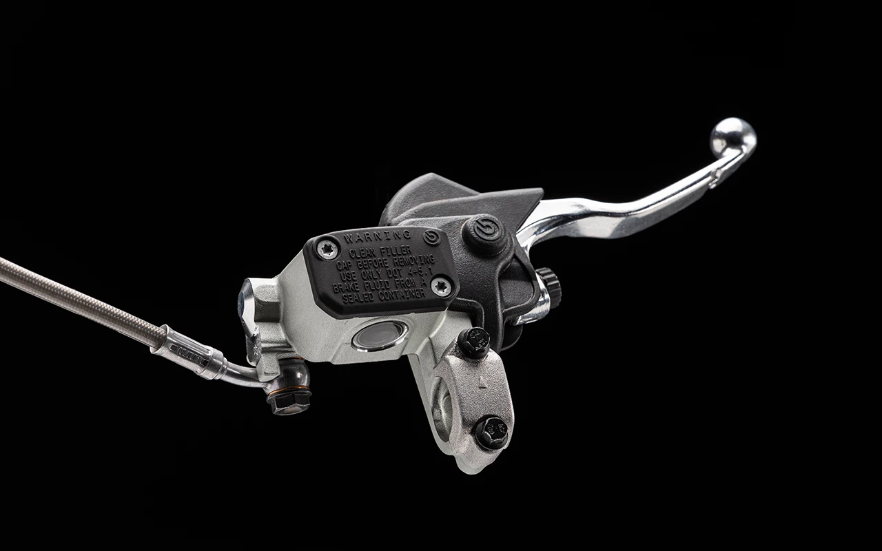 Front brake master cylinder assembly