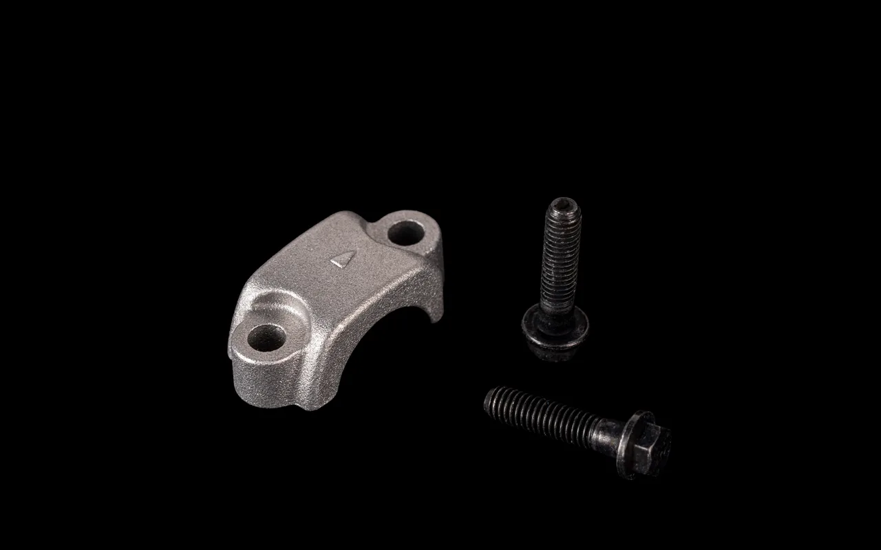 Handbrake master cylinder clamp