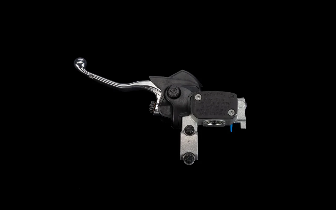 Rear hand brake master cylinder
